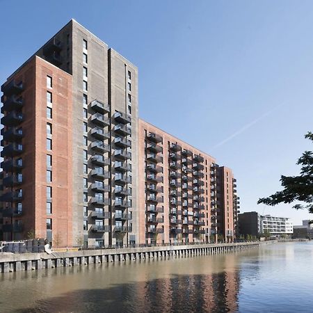 Modern Studios And Apartments At Barking Wharf In London Exterior foto