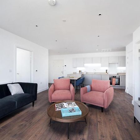 Modern Studios And Apartments At Barking Wharf In London Exterior foto