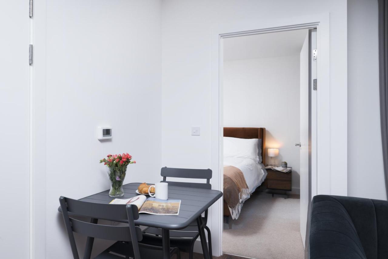 Modern Studios And Apartments At Barking Wharf In London Exterior foto