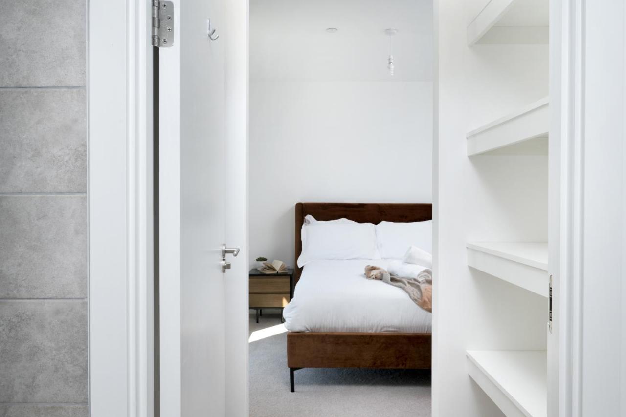 Modern Studios And Apartments At Barking Wharf In London Exterior foto