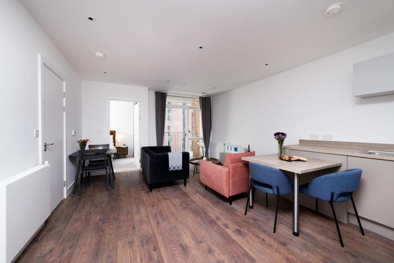 Modern Studios And Apartments At Barking Wharf In London Exterior foto
