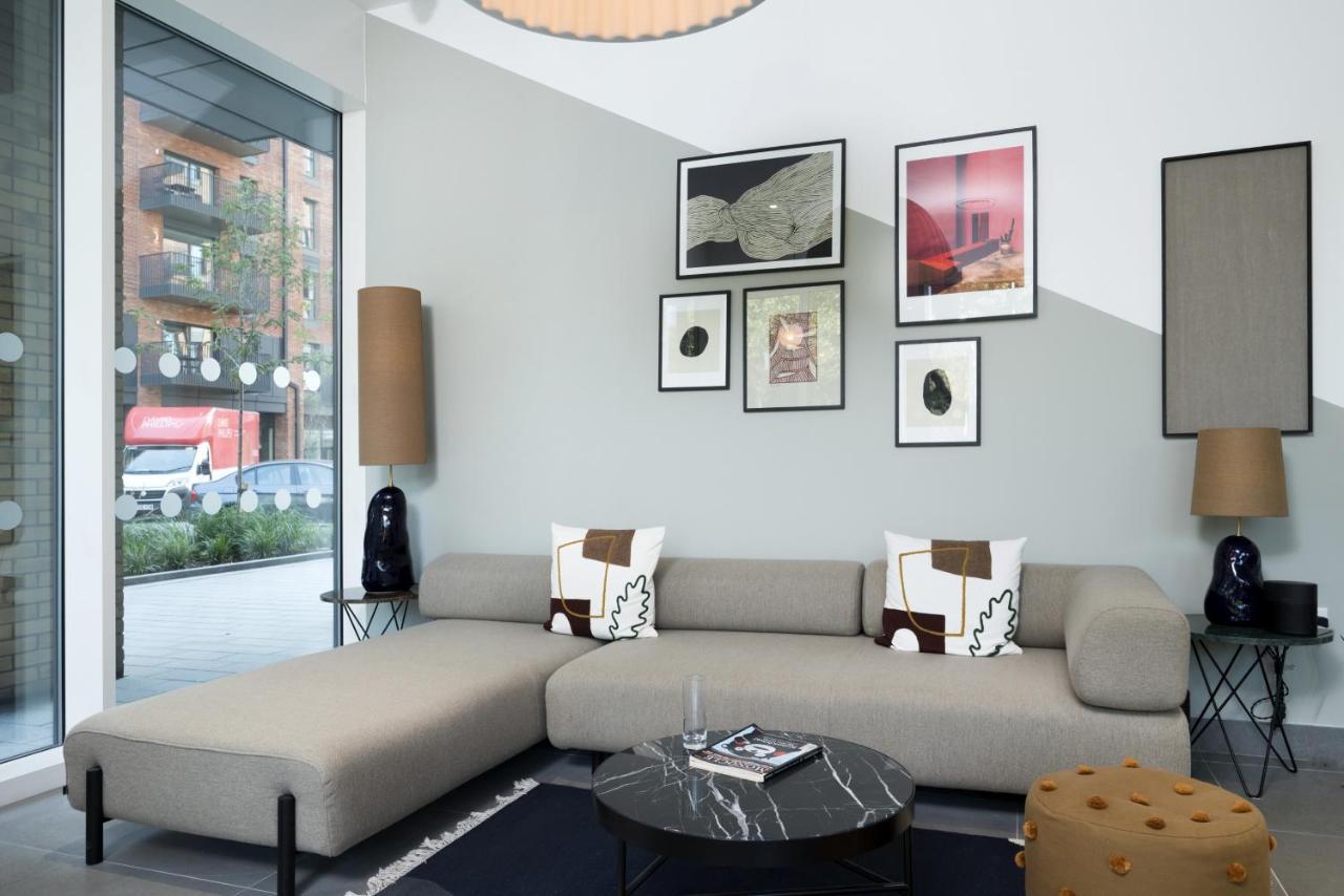 Modern Studios And Apartments At Barking Wharf In London Exterior foto
