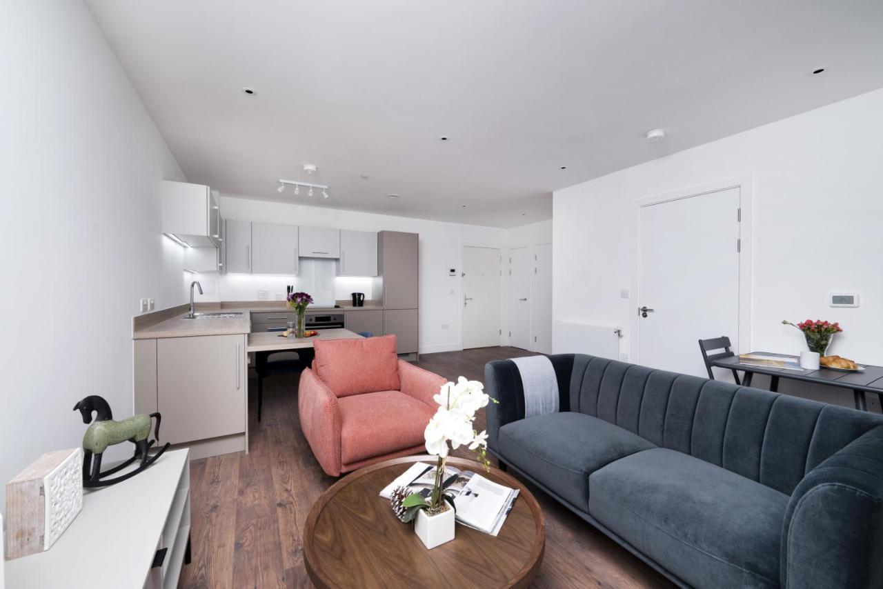 Modern Studios And Apartments At Barking Wharf In London Exterior foto