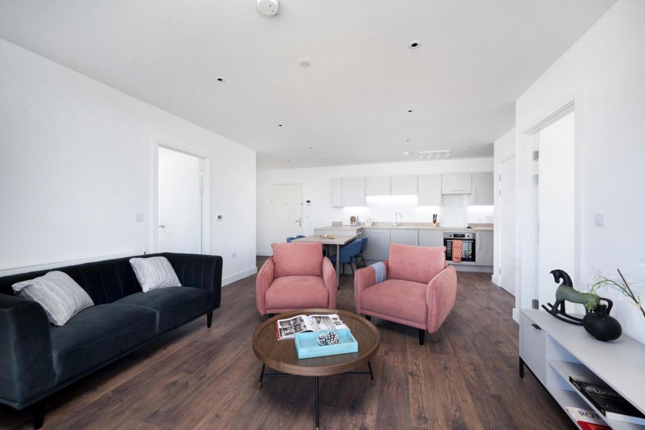 Modern Studios And Apartments At Barking Wharf In London Exterior foto