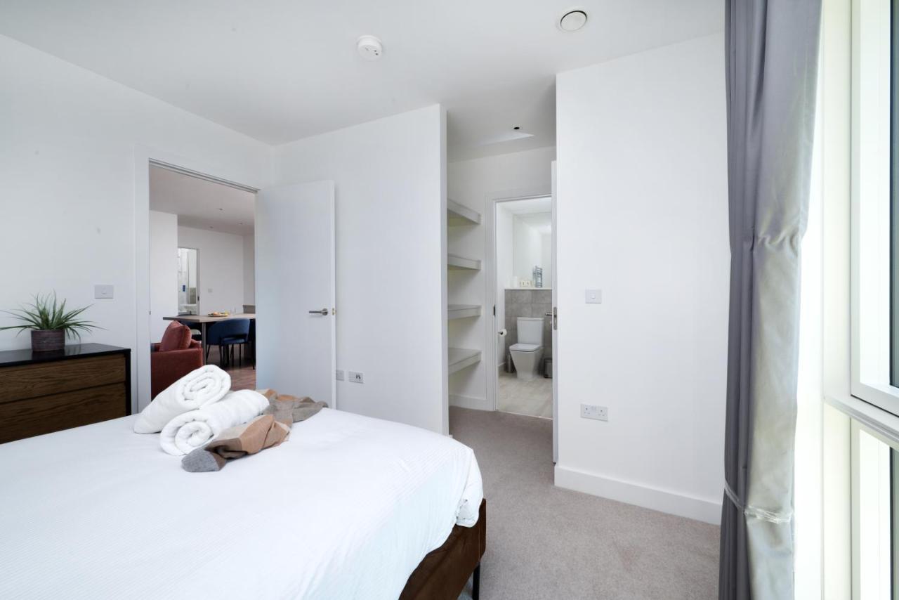 Modern Studios And Apartments At Barking Wharf In London Exterior foto