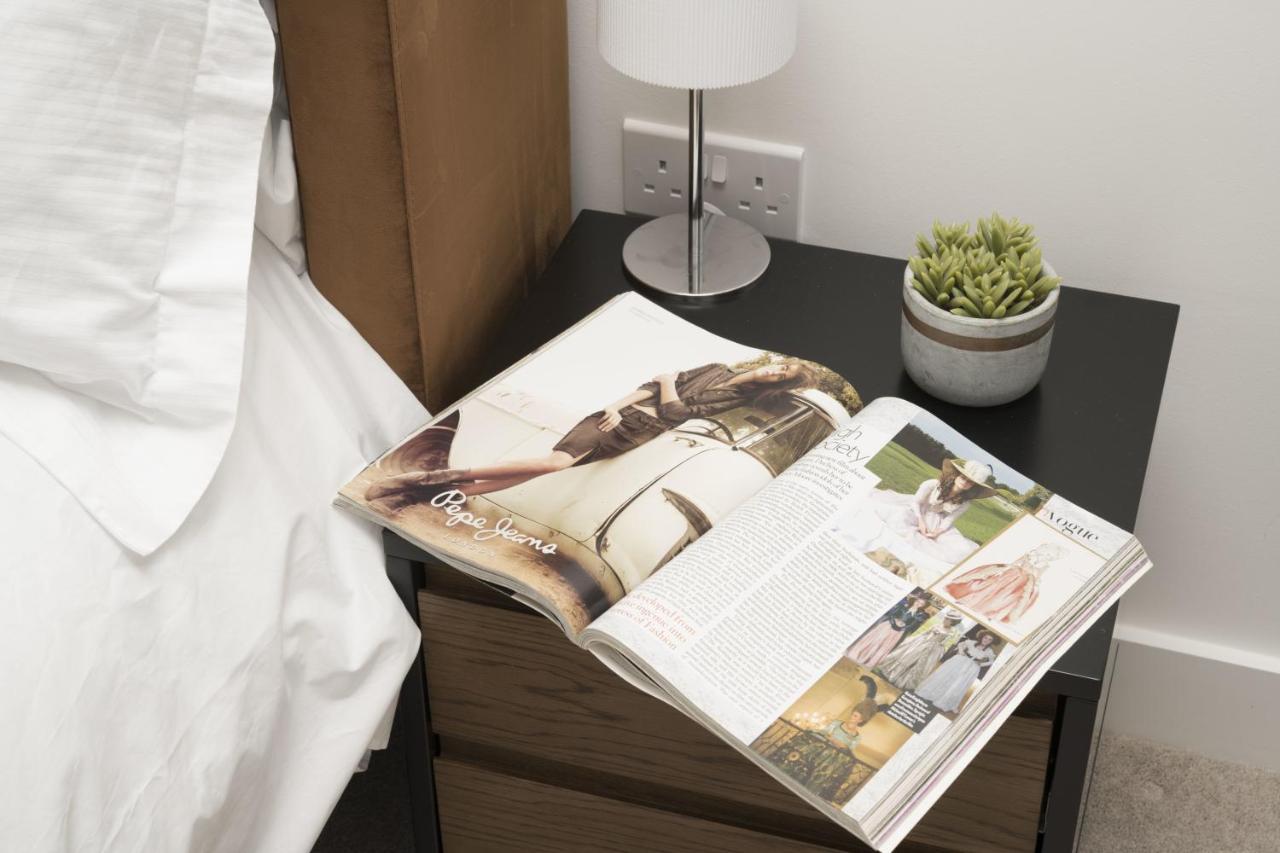 Modern Studios And Apartments At Barking Wharf In London Exterior foto