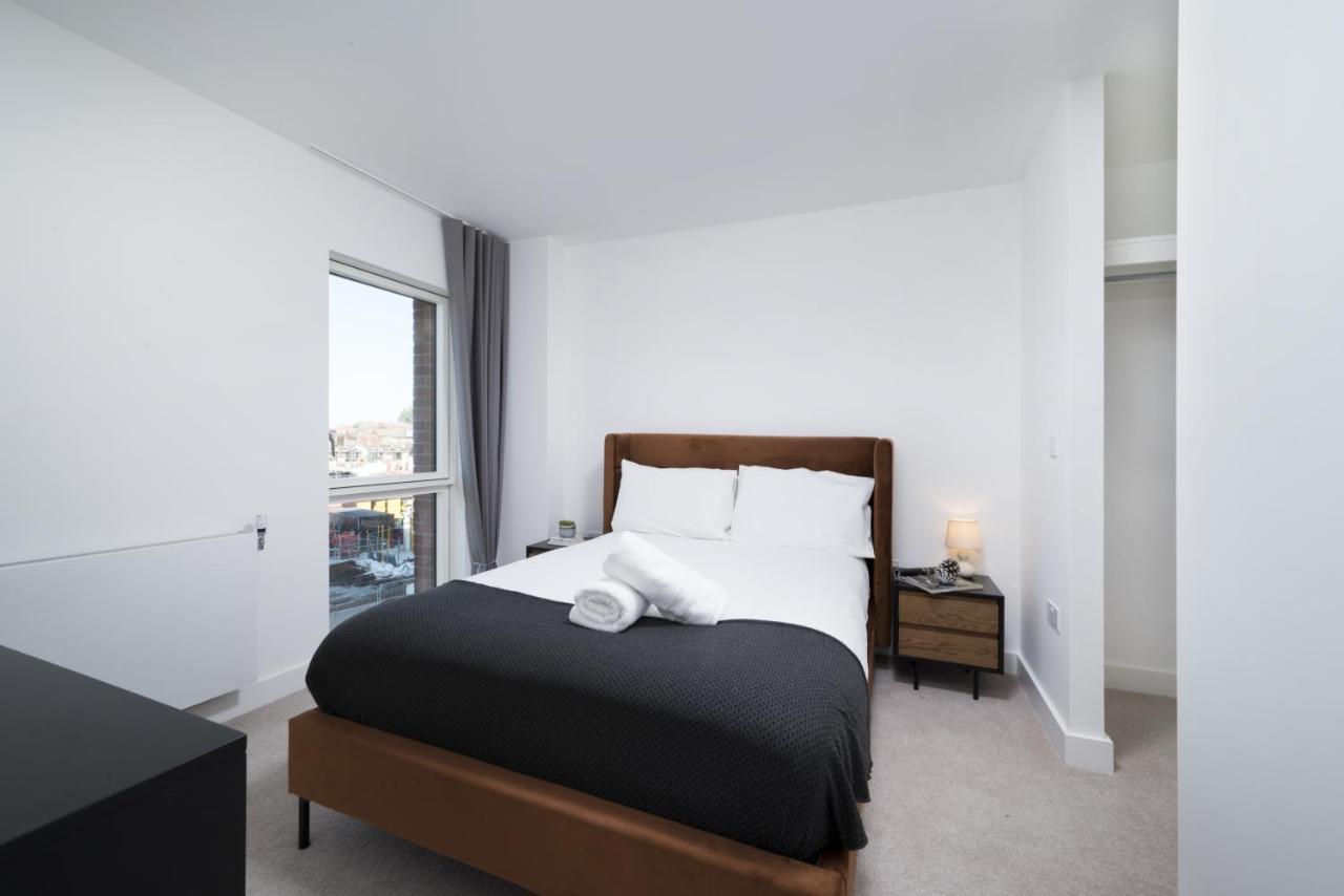 Modern Studios And Apartments At Barking Wharf In London Exterior foto