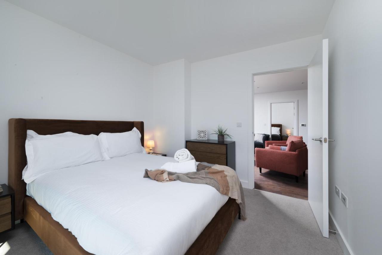 Modern Studios And Apartments At Barking Wharf In London Exterior foto