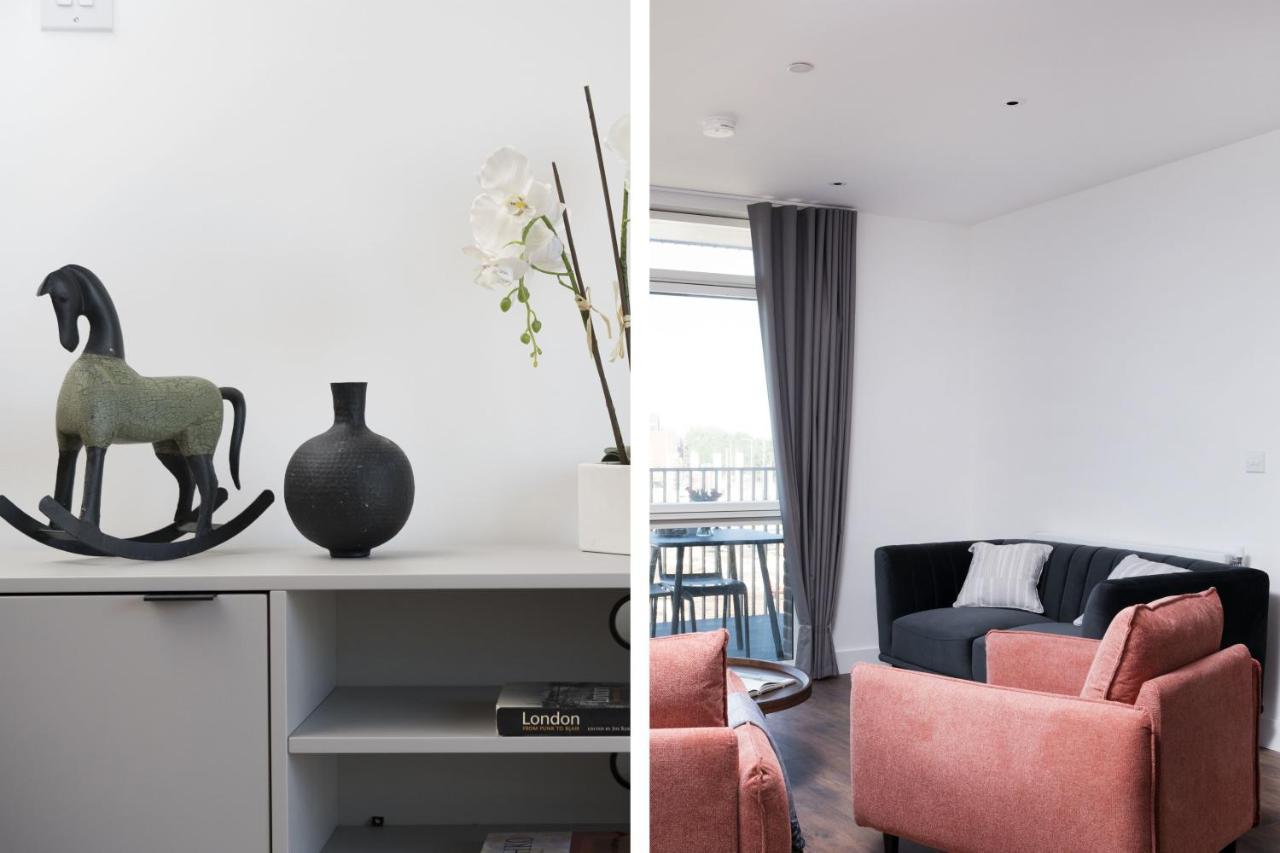 Modern Studios And Apartments At Barking Wharf In London Exterior foto