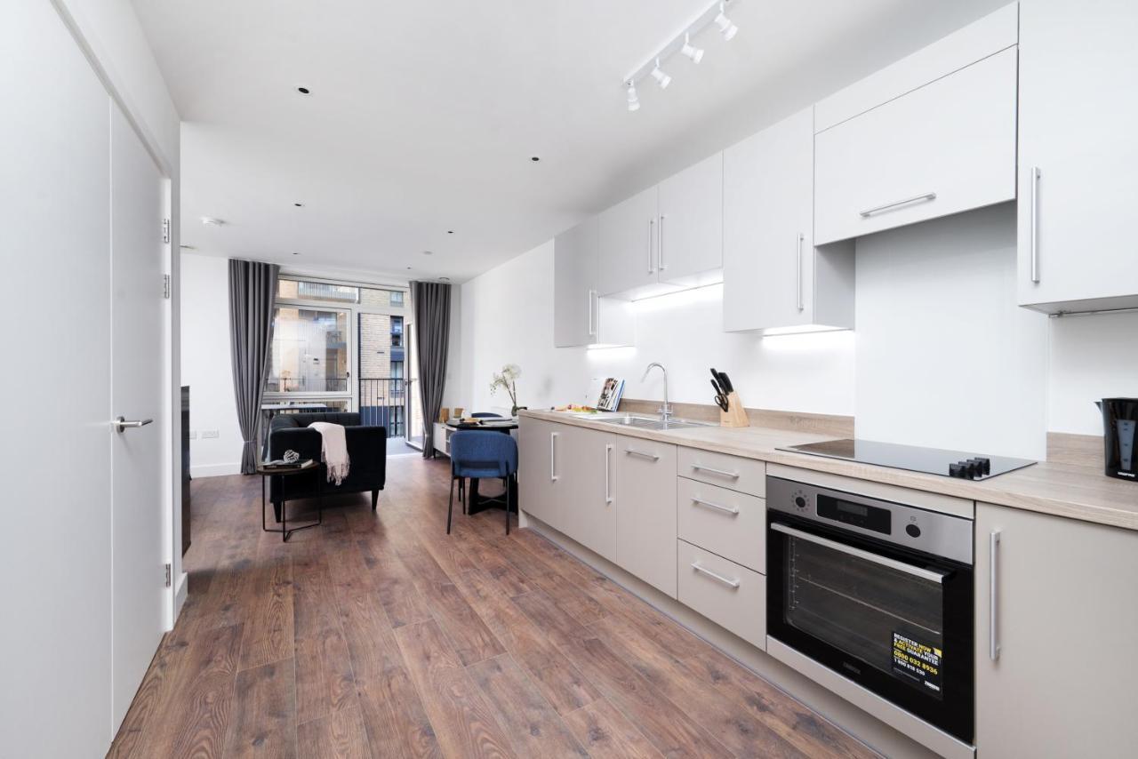 Modern Studios And Apartments At Barking Wharf In London Exterior foto