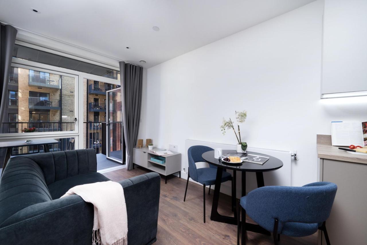 Modern Studios And Apartments At Barking Wharf In London Exterior foto