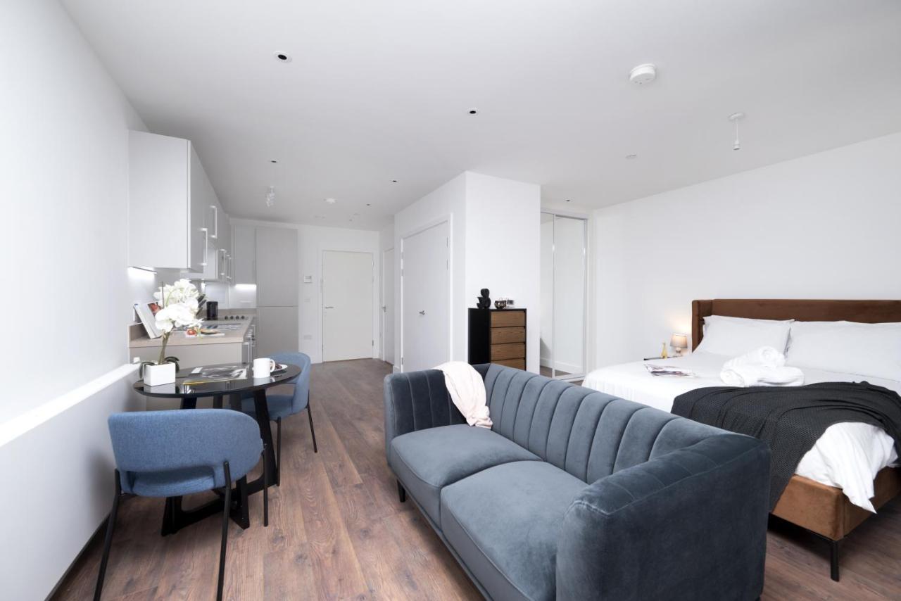 Modern Studios And Apartments At Barking Wharf In London Exterior foto